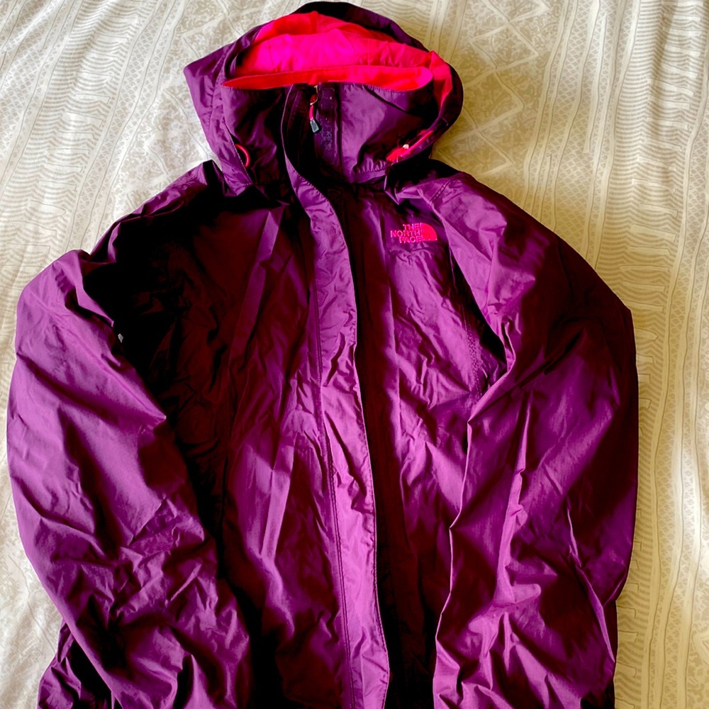 THE NORTH FACE women’s rain jacket size small.